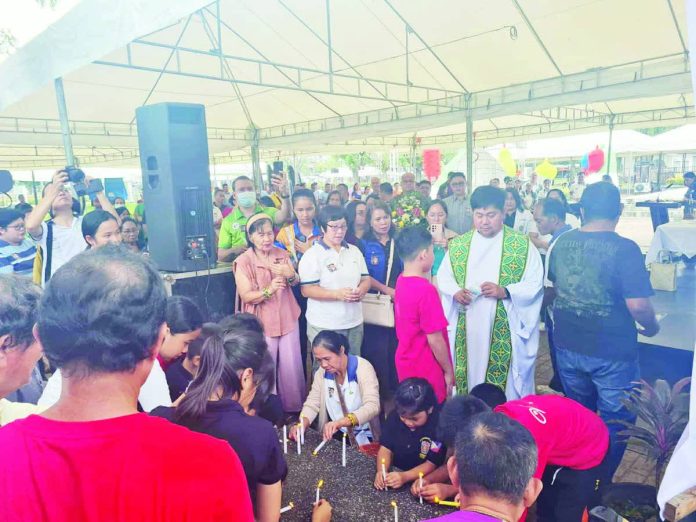 NegOcc_marks_WDoR_copy_resized_compressed Representatives from various sectors gathered at the Provincial Capitol Park on Nov. 16 as the Provincial Government of Negros Occidental, in partnership with Project CARES, joined the global commemoration of the World Day of Remembrance for Road Crash Victims and Survivors. NEGOCC PROV’L GOV’T PHOTO