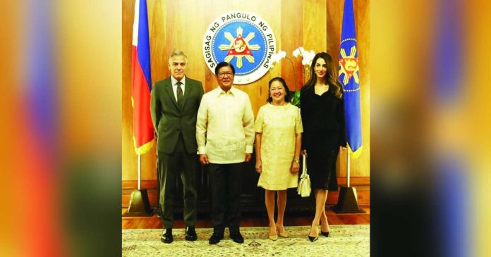 PBBM seeks copy_superimposed President Ferdinand R. Marcos Jr. met with world-renowned actor George Clooney and his wife, Amal Clooney, an international human rights lawyer, during a courtesy call at Malacañan Palace on November 14, 2025.