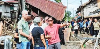 President Ferdinand Marcos Jr., along with Negros Occidental’s Gov. Bong Lacson and Moises Padilla’s Mayor Ella Garcia-Yulo, visited Brgy. Poblacion 1 (Old Stock Yard) in Moises Padilla and other areas impacted by Typhoon “Tino” on November 15. PIA NEGOCC PHOTO