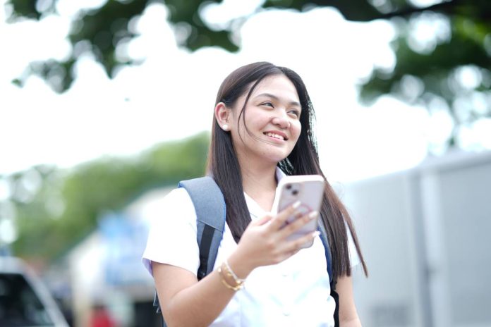 PHOTO 1 - GCash Study Now, Pay Later supports students’ college journeys to help build their future (1) (1) (1) With Study Now, Pay Later, working students are given flexible payment options to fund their tuition fees and realize their dreams.