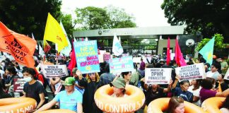 Members of the Bagong Alyansang Makabayan and other militant organizations stage a rally in front of House of Representatives in Quezon City on September 5, 2025, to condemn the role of the Department of Public Works and Highways in anomalous flood control projects and widespread corruption in the government’s infrastructure program. PHOTO BY NIÑO JESUS ORBETA/INQUIRER