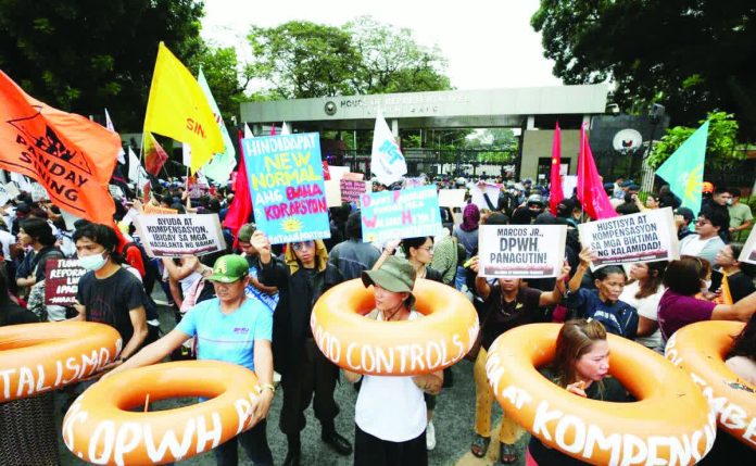 Members of the Bagong Alyansang Makabayan and other militant organizations stage a rally in front of House of Representatives in Quezon City on September 5, 2025, to condemn the role of the Department of Public Works and Highways in anomalous flood control projects and widespread corruption in the government’s infrastructure program. PHOTO BY NIÑO JESUS ORBETA/INQUIRER