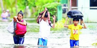 Families in the town of Remedios T. Romualdez, on the island of Mindanao, are among those who have been evacuated ahead of the arrival of Super Typhoon “Uwan”. President Ferdinand Marcos Jr. reminded residents in high-risk areas to prioritize safety over property and to heed the instructions of local authorities. AFP/GETTY IMAGES
