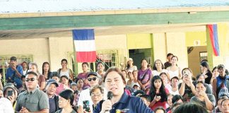 Vice President Sara Duterte-Carpio visited typhoon victims in Himamaylan City, Negros Occidental, on November 11, distributing food boxes and pledging further assistance. MAE SINGUAY/PN