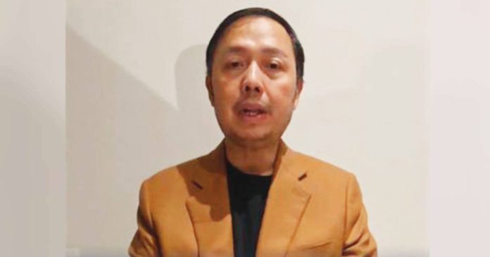 Zaldy Co tags President copy_superimposed “Nagtataka ako kung bakit sinasabi ni Pangulo na hindi niya makilala ang (2025) budget samantalang lahat na binawas at dinagdag… ay humihingi ng approval sa kanya si Sec. Mina Pangandaman,” says former Ako Bicol party-list congressman Elizaldy Co in a video released on Friday afternoon, November 14.