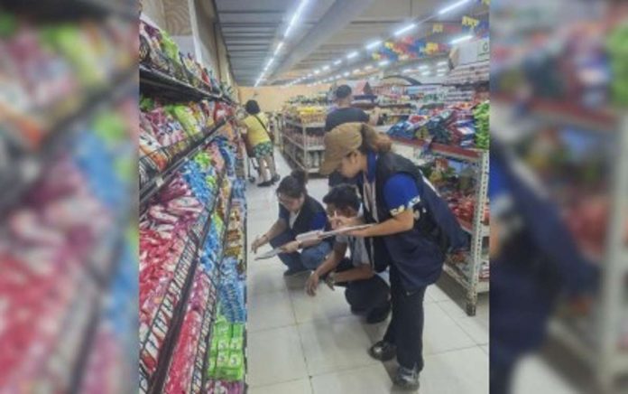 biz_exec_resized Personnel from the Department of Trade and Industry-Surigao del Norte check prices of basic commodities at a local grocery store on Nov. 5, 2025. Federation of Philippine Industries chairperson Beth Lee said in a statement Tuesday, Nov. 11, 2025, that government and industry players ensure that prices of Christmas season food items remain affordable. PHOTO COURTESY OF DTI-SDN