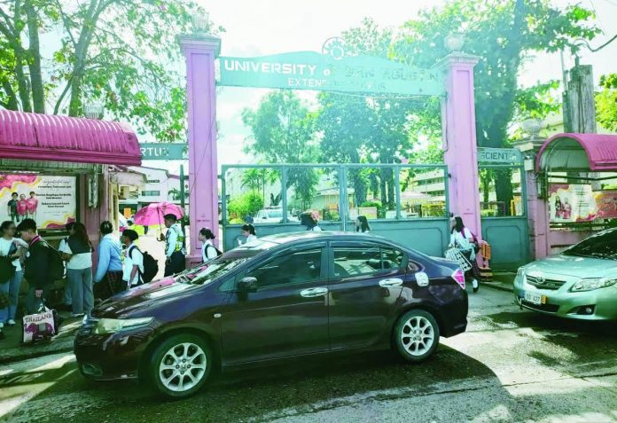 front_pic_resized_compressed The Department of Education (DepEd) Iloilo has bolstered campus safety — beginning with enhanced police presence during student drop-off and pick-up times. Photo shows parents fetching their children from the University of San Agustin - Basic Education Department in Barangay Sambag, Jaro, Iloilo City after the school received a bomb threat on Wednesday afternoon, Nov. 19. AJ PALCULLO/PN