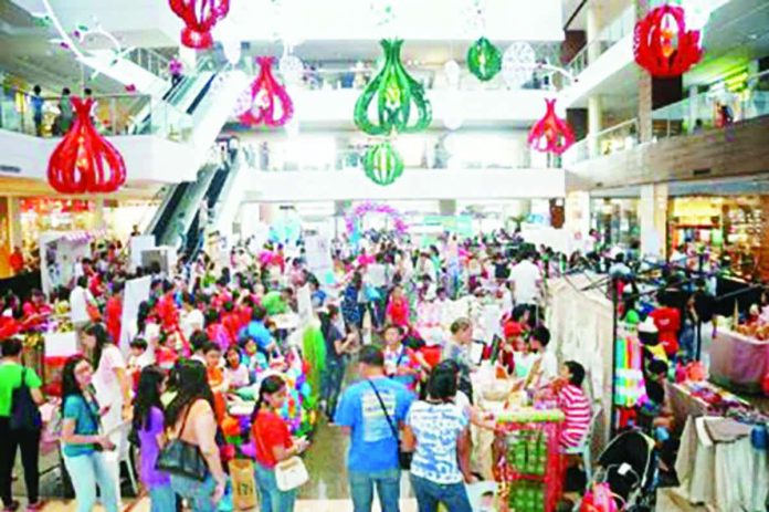 The University of Asia and the Pacific’s latest “The Market Call” report says Q4 GDP growth is expected to improve as [the] national government resumes its spending and consumers use healthy remittance inflows to get into the holiday groove. PHOTO COURTESY OF ABS-CBN NEWS