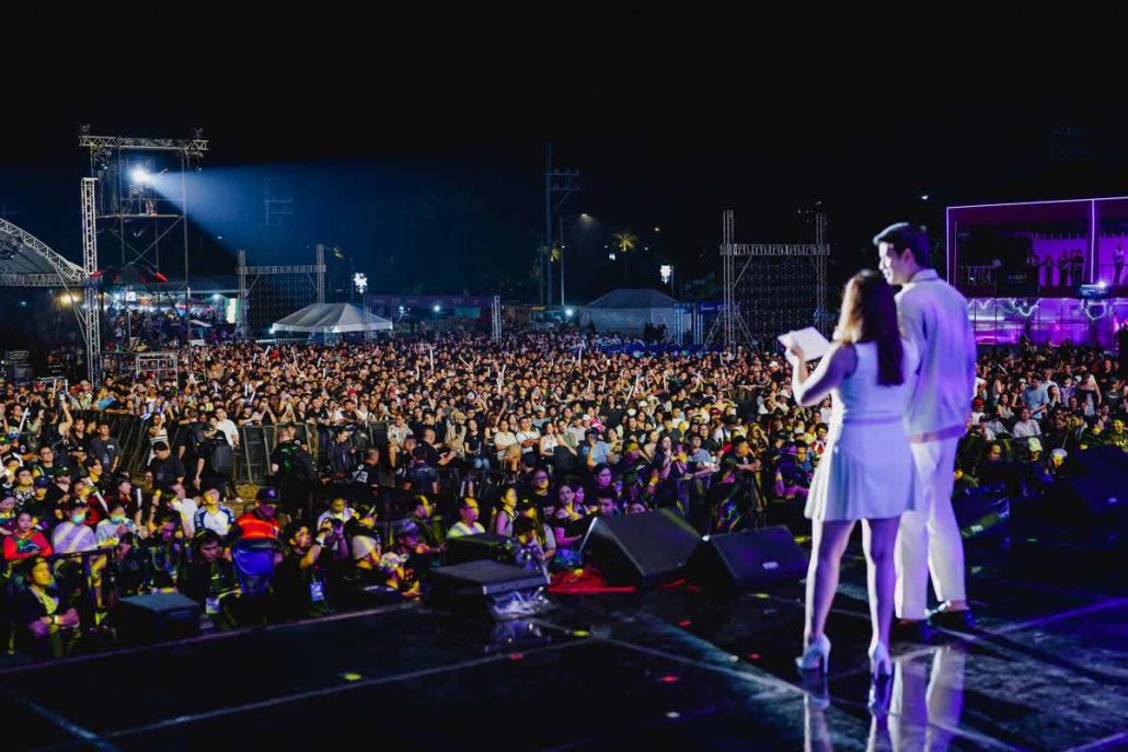 Huge crowd of festival goers at the ISP presented by BingoPlus Music Festival.