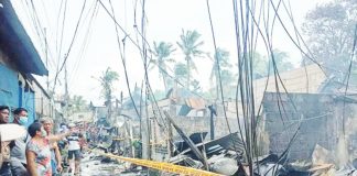 Residents survey the aftermath of a fire that gutted several houses in Barangay Poblacion South, Oton, Iloilo on Sunday morning, November 9, 2025, leaving 13 families homeless. Fire officials said narrow pathways and strong winds hampered firefighting efforts. GMA SUPER RADYO ILOILO PHOTO