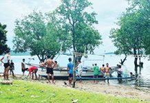 Coast Guard orders fisherfolk to stay ashore as Iloilo braces for ‘Tinio’ storm surges Fisherfolk from Barangay Nipa, San Dionisio, Iloilo are seen hauling their boats inland ahead of the expected landfall today of Typhoon Tino. JERLYN BATOGON FB PHOTO