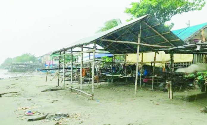 mai zero casualty copy_compressed Where have all the villagers gone? Residents living near the shoreline of Arevalo district in Iloilo City were evacuated to safer areas on November 4 as Typhoon “Tino” intensified, bringing strong winds and rough seas. The City Disaster Risk Reduction and Management Office’s Disaster Response Division chief Darwin Papa (inset) says the preemptive move was part of efforts to maintain zero casualty amid the storm’s passage.