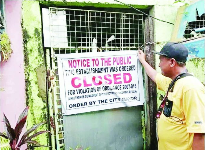 mai_boarding.JPG_resized_compressed This boardinghouse in Molo, Iloilo City was served with a closure order by the Iloilo City Government for lack of a business permit. Data from the Iloilo City Boarding House Commission showed that 1,405 out of 3,320 inspected boardinghouses in the city lacked permits. PHOTO FROM ILOILO CITY BOARDING HOUSE COMMISSION FACEBOOK PAGE