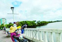 Up to 400 anglers to lose access to Iloilo River when 4-month fishing ban begins Dec. 1 Anglers cast their lines along the Iloilo River Esplanade — an everyday routine for many – before the Iloilo City’s four-month fishing shutdown takes effect on December 1, 2025. PN FILE