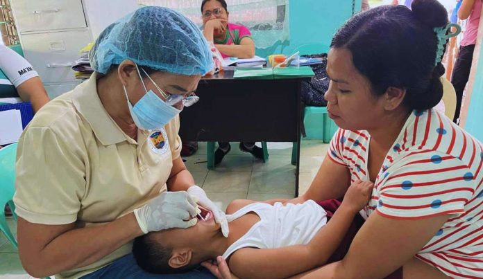 neljoy kalusugan Health workers under the Department of Health’s PuroKalusugan initiative deliver essential medical services directly to barangay residents in Maasin, Iloilo, bringing primary care closer to vulnerable households. DOH-6 PHOTO