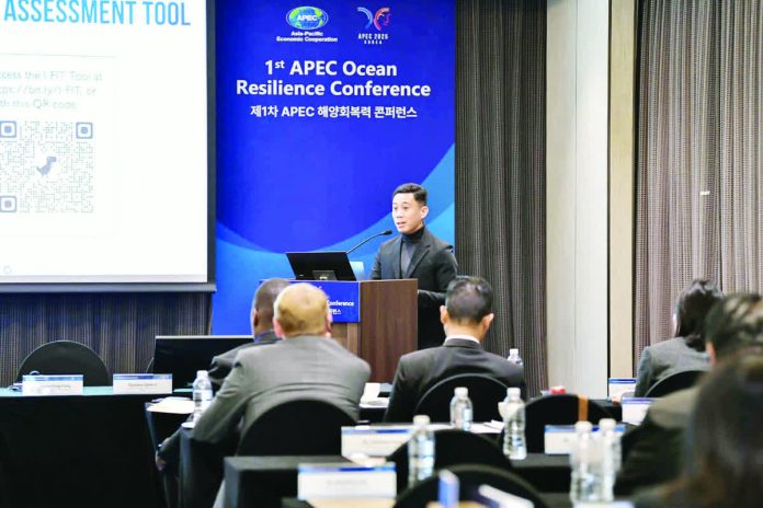 neljoy_BFAR_copy_resized_compressed Joel Abalayan of the Bureau of Fisheries and Aquatic Resources – Western Visayas presents the Philippines’ efforts to combat illegal, unreported, and unregulated fishing during the inaugural APEC Ocean Resilience Conference held on November 20–21, 2025, in Busan, South Korea. BFAR-6 PHOTO