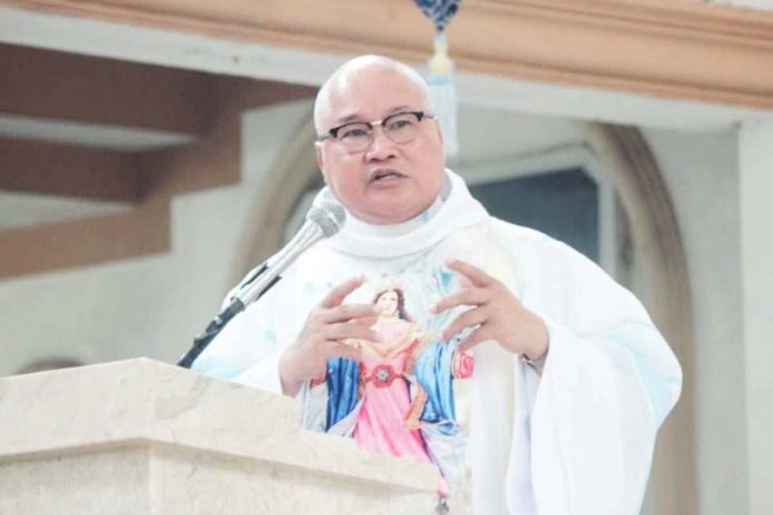 neljoy_Oso_resized_compressed Jaro Archdiocesan Social Action Center director Monsignor Meliton Oso challenges resigned Ako Bicol party-list congressman Zaldy Co: “Come home. Pirmahi ang imo ginapanghambal. We want the nation to heal. We want to forgive. Pero kun indi ka sinsero, excuse me!” PHOTO FROM ARCHDIOCESE OF JARO