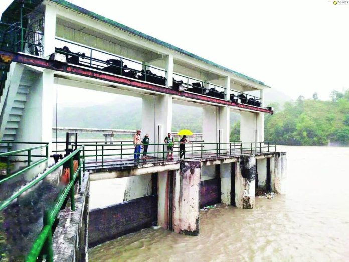 nia-dam-gate National Irrigation Administration (NIA) Region 6 personnel keep close watch over irrigation systems across Western Visayas amid persistent rains. Shown in photo are staff monitoring the water level of Tipuluan Dam in Barangay Cubay, Sibalom, Antique, on Wednesday, November 5 — a day after Typhoon “Tino” battered the region. NIA REGION 6 PHOTO