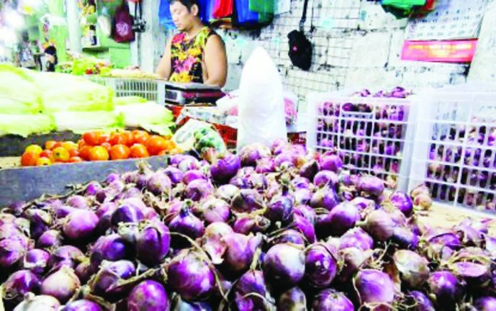 onion_pork_SRP_resized_compressed The maximum suggested retail price on red onions could be set at P120 per kilo. Data from the Department of Agriculture showed that the price of local red onion in Metro Manila market ranges from as low as P120 per kilo to as high as P200 per kilo. PNA PHOTO BY JOAN BONDOC
