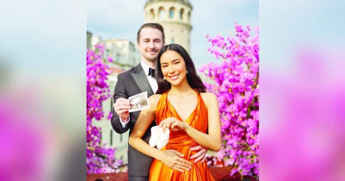 samantha bernardo copy_superimposed_compressed Samantha Bernardo (right) announced on Instagram page that she and her husband Scott Moore are expecting their first child. @samanthabernardo__/INSTAGRAM PHOTO