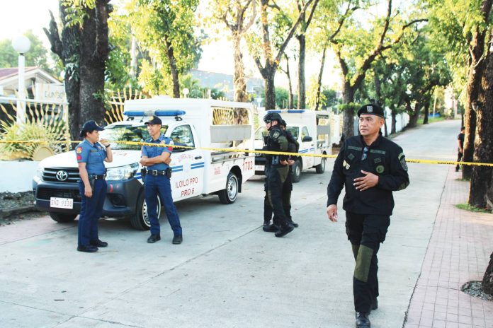 Police Colonel Bayani Razalan, director of the Iloilo Police Provincial Office, says they are enhancing visibility and patrols near campuses and urged students to immediately report suspicious individuals or activities. Photo shows authorities responding to Guimbal National High School in Guimbal town after it received a bomb threat on Monday, Nov. 17, 2025. AJ PALCULLO/PN