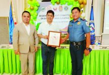 Silay declared first drug-cleared city in NIR Philippine Drug Enforcement Agency-Negros Island Region acting Regional Director Melvin Estoque (left) awards the Balangay Seal of Excellence to Silay City’s Mayor Joedith Gallego and police chief Lt. Col. Mark Anthony Darroca during the Regional Oversight Committee on Barangay Drug Clearing deliberation held at the Golden Food Park on Nov. 26, 2025. PNA PHOTO BY NANETTE L. GUADALQUIVER