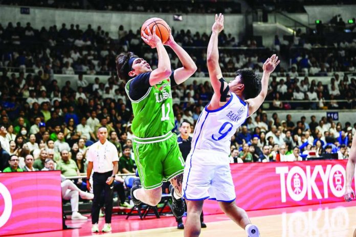 De La Salle University’s Jacob Cortez rises for a shot against Ateneo’s Jared Bahay during their rivalry duel at the Smart Araneta Coliseum. UAAP PHOTO