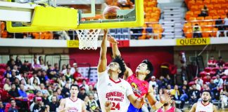 Barangay Ginebra’s Jayson David eludes Phoenix star Ricci Rivero for a layup. PBA PHOTO
