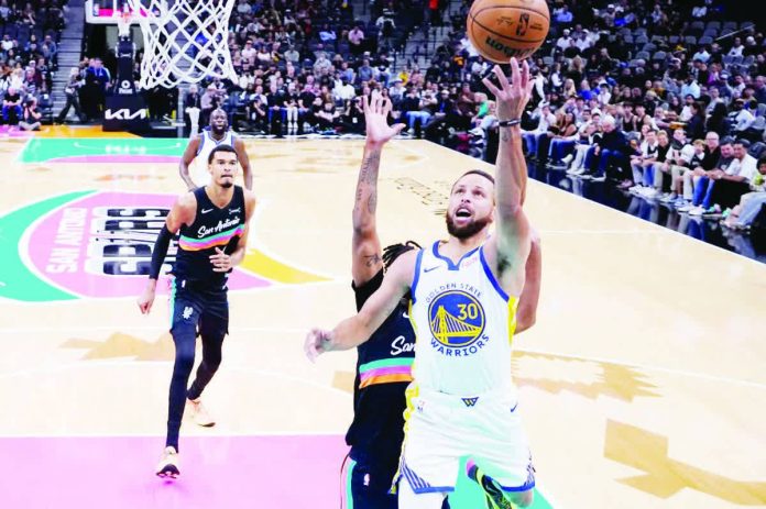 sports_Curry_copy_resized_compressed Golden State Warriors guard Stephen Curry (30) drives to the basket against the San Antonio Spurs. AP