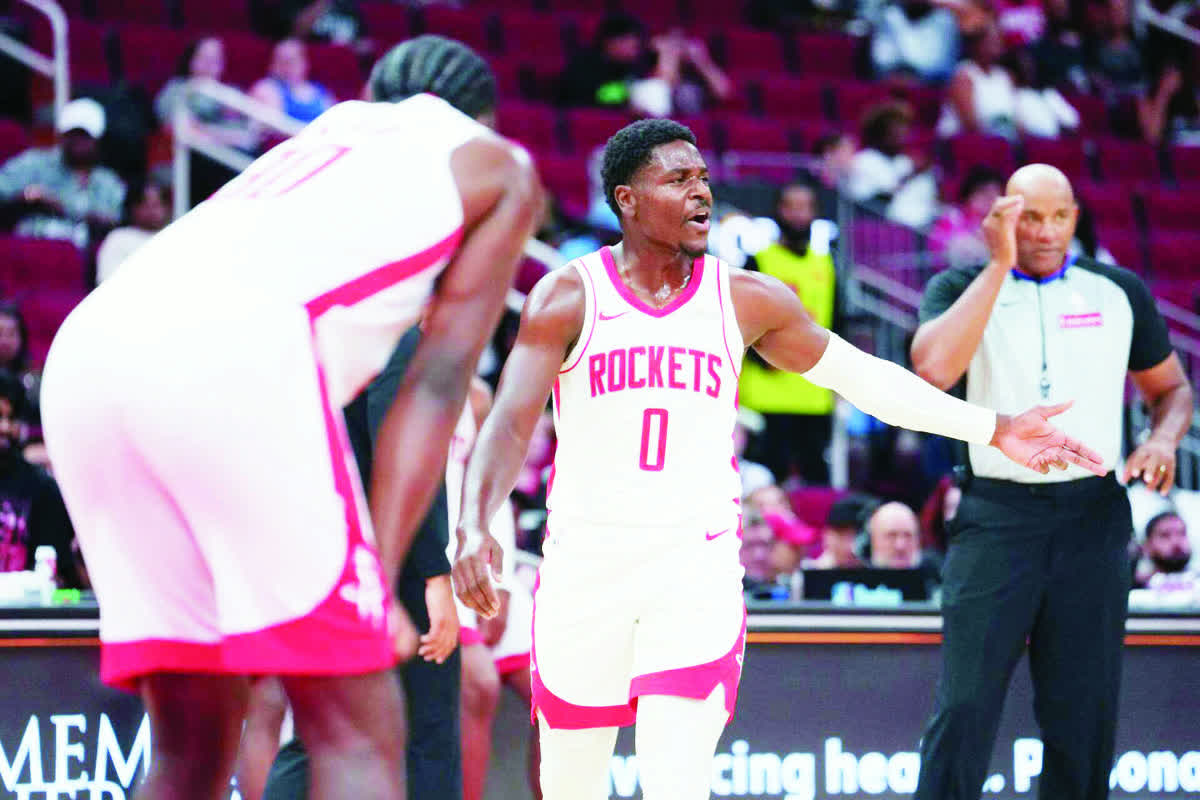 Holiday takes charge in 4th as Houston defeats Cleveland