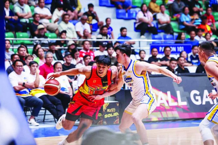 sports_Tro_resized_compressed San Miguel Beermen’s Celedonio Trollano drives past Magnolia Chicken Timplados Hotshots rookie Chris Koon during their PBA Philippine Cup clash in Montalban, Rizal. PBA PHOTO