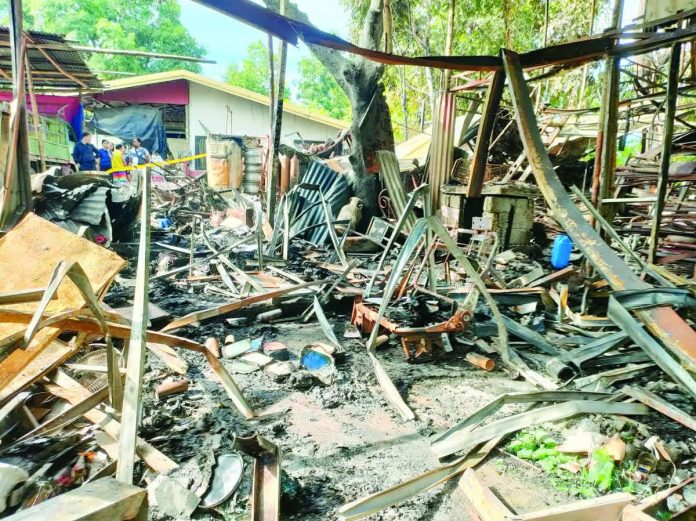 sta_barbara_fire_resized_compressed A store and a junk shop were gutted by a fire in Purok Milagrosa, Barangay Inangayan, Sta. Barbara, Iloilo, on Monday, Nov. 3, 2025. AJ PALCULLO/PN