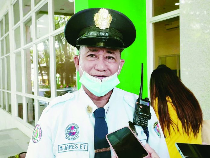 For 20 years, security guard Edwin Mijares, from Zarraga, Iloilo, has never spent a complete Christmas with his family. Thirteen of those were spent working abroad in Saudi Arabia and Dubai; the rest, back home but still on duty.