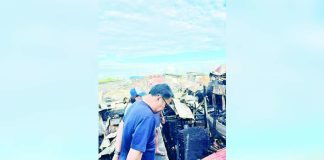 Bacolod City Mayor Greg Gasataya visits residents of Purok Tahong, Barangay 2, Bacolod City, following a fire that destroyed 26 houses in the early morning of December 19. MAYOR GREG GASATAYA PHOTO
