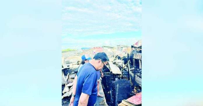 Bacolod fire copy_superimposed_compressed Bacolod City Mayor Greg Gasataya visits residents of Purok Tahong, Barangay 2, Bacolod City, following a fire that destroyed 26 houses in the early morning of December 19. MAYOR GREG GASATAYA PHOTO