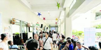Taxpayers lined up at the Bacolod City Treasurer’s Office on December 22 to settle real property tax payments as the city continues to accept RPT payments on non-working days to accommodate the public during the holiday season. MAE SINGUAY/PN 