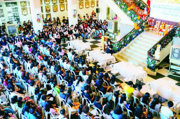 Bacolod_payout_resized_compressed A total of 814 scholars received P3,000 each during the Bacolod City Government’s scholarship payout on Dec. 24, 2025, under the Public Employment Services Office program. BACOLOD-STRONGER TOGETHER FB PHOTO