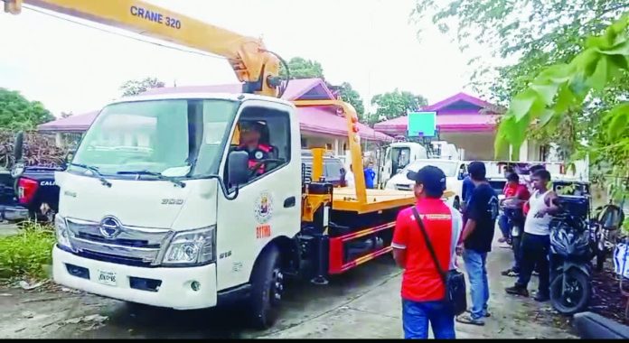 Bacolod_towing_copy_resized_compressed The newly purchased towing truck of the Bacolod City government. MAE SINGUAY/PN