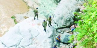 Authorities investigate the area where former Public Works undersecretary Maria Catalina Cabral was found unresponsive near Bued River along Kennon Road in Tuba, Benguet on Friday, Dec. 19, 2025. JEZRYL KHATE LAPIZAR / PTV CORDILLERA