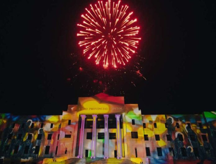Capiz_Paskwa_resized_compressed The Capitol’s 140-meter façade comes alive as the evening’s main attraction—a historic projection mapping showcase—transforms the building into a stunning visual canvas that tells the unique Capisnon Christmas story during the opening of Paskwa sang Maragtas at Pueblo de Panay on December 1. TCAO-CAPIZ PHOTO