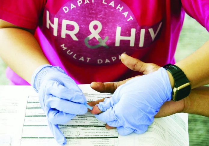 HIV_copy_resized_compressed An AIDS Society Philippines staff attends to a visitor and offers free HIV testing. INQUIRER FILE PHOTO