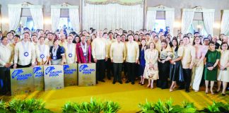 President Ferdinand Marcos Jr. on Wednesday recognized outstanding barangay initiatives during the 2025 Galing Pook Awards held in Malacañan Palace. He lauded the awardees for their exemplary work despite the challenges they face, noting that effective governance is indeed achievable when project goals are clear and processes are carried out with integrity. PCO