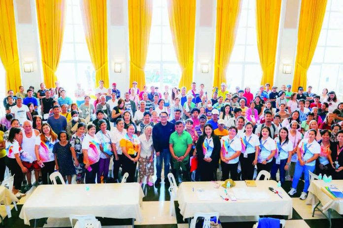 NHA_cash_aid_copy_resized_compressed 145 households in Barangay 27 who were affected by the fire that struck the area on September 12 received financial assistance from the National Housing Authority (NHA) on December 4. MAYOR GREG GASATAYA PHOTO
