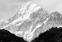 Two climbers die after fall on New Zealand’s highest peak This is the peak of Mount Cook, also known as Aoraki in Maori, New Zealand’s highest mountain. Hikes to the summit of Mount Cook are difficult even for experienced climbers. GETTY IMAGES