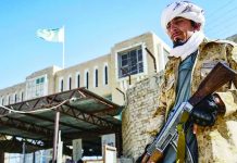 Deadly border fighting breaks out between Pakistan, Afghanistan A Taliban security personnel is posted at the Pakistan border in Spin. Fighting broke out close to the Afghan border city of Spin Boldak, which has seen deadly clashes in recent months. GETTY IMAGES