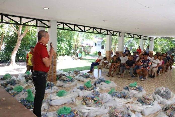 Pilar_fishermen_resized_compressed 36 fishermen in the municipality of Pilar, Capiz receive fish gill nets (lambat) from the Bureau of Fisheries and Aquatic Resources (BFAR), in partnership with the Capiz provincial government through the Capiz Provincial Bantay Dagat, as part of ongoing efforts to support local fisheries while promoting sustainable and responsible fishing practices. PIA CAPIZ