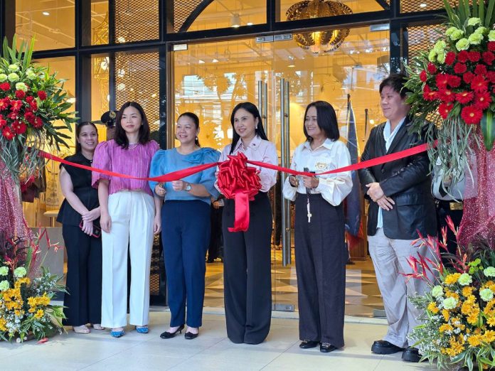 Ribbon Cutting 01