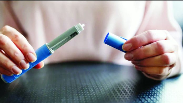 WHO_resized_compressed A medical professional holds two parts of a weight loss jab which looks like a pen with its lid off. GETTY IMAGES