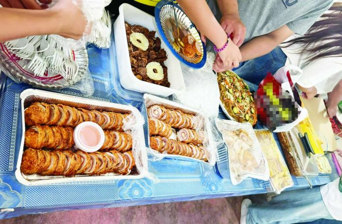 The Department of Health (DOH) urged the public to eat in moderation and opt for healthier food choices this holiday season. “In Western Visayas, Christmas and New Year are widely celebrated occasions with rich feasts. However, the indulgence often results in soaring cases of diabetes and hypertension come January,” said Dr. Fritzi Ann Suzette Jeroso-Dequito (left photo), head of the Health Promotion and Communications Management Section of DOH Region 6.