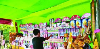 A vendor starts displaying and selling firecrackers at his stall in Barangay Buhang, Jaro, Iloilo City. The Police Regional Office 6 advised the public to purchase and use only certified Philippine Standard fireworks and firecrackers from registered retailers and dealers. Photo courtesy of AJ Palcullo/PN
